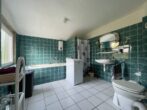 Doppelhaushälfte mit Erweiterungspotenzial in Osdorf - Badezimmer