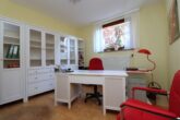 Großzügiges Einfamilienhaus in ruhiger Hanglage in Hamburg-Eißendorf mit abteilbarem Baugrundstück - Zimmer