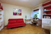 Großzügiges Einfamilienhaus in ruhiger Hanglage in Hamburg-Eißendorf mit abteilbarem Baugrundstück - Zimmer