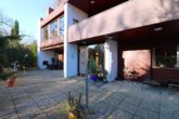Großzügiges Einfamilienhaus in ruhiger Hanglage in Hamburg-Eißendorf mit abteilbarem Baugrundstück - Außenansicht