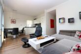 Seltene Gelegenheit in Heiligenhafen – Exklusive Ferienwohnung mit traumhaftem Wasserblick - Wohnzimmer
