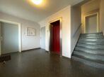 Selbstnutzung oder Kapitalanlage: 2-Zimmer Wohnung mit Fahrstuhl! - Eingangsbereich mit Fahrstuhl