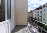 Stilvoll sanierter Altbau mit 4 Zimmern und 2 Balkonen in Toplage - Blakon vorne