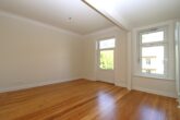 Stilvoll sanierter Altbau mit 4 Zimmern und 2 Balkonen in Toplage - Zimmer hinten