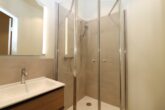 Stilvoll sanierter Altbau mit 4 Zimmern und 2 Balkonen in Toplage - Badezimmer