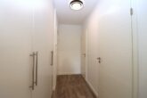 Helle, stilvoll möblierte 2-Zimmer-Wohnung mit Südausrichtung & in bester Lage - Flur