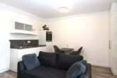 Helle, stilvoll möblierte 2-Zimmer-Wohnung mit Südausrichtung & in bester Lage - Wohnzimmer