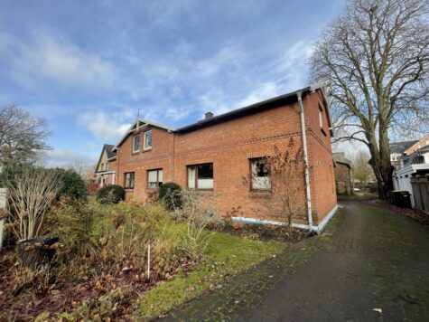 Mehrfamilienhaus mit drei Wohneinheiten mit genehmigter Bauvoranfrage für ein Doppelhaus, 25336 Klein Nordende, Mehrfamilienhaus