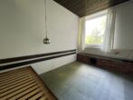 Einfamilienhaus mit Potenzial auf weitläufigem Grundstück - Gäste/Büro