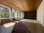 Einfamilienhaus mit Potenzial auf weitläufigem Grundstück - Wohnzimmer