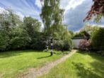 Einfamilienhaus mit Potenzial auf weitläufigem Grundstück - Garten