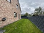 Neubau Doppelhaushälfte in ruhiger Familienlage von Rellingen - seitlicher Garten