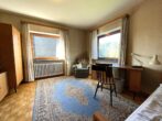 Einfamilienhaus mit Schwimmbad, Vollkeller und Baupotenzial auf großem Grundstück in Pinneberg - Zimmer 1 Obergeschoss