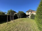 Einfamilienhaus mit Schwimmbad, Vollkeller und Baupotenzial auf großem Grundstück in Pinneberg - Blick von hinten auf das Haus