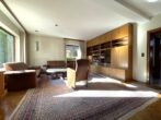 Einfamilienhaus mit Schwimmbad, Vollkeller und Baupotenzial auf großem Grundstück in Pinneberg - Wohnzimmer