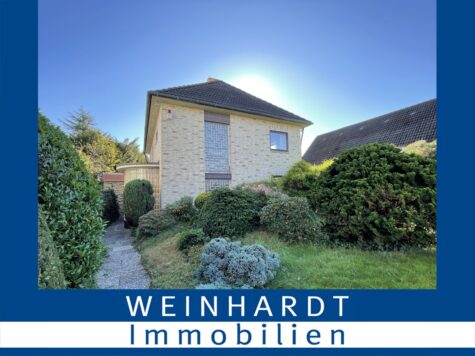 Einfamilienhaus mit Schwimmbad, Vollkeller und Baupotenzial auf großem Grundstück in Pinneberg, 25421 Pinneberg, Einfamilienhaus