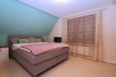Charmantes Einfamilienhaus mit Potenzial auf 1.200 m² Grundstück - Schlafzimmer Obergeschoss