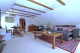 Charmantes Einfamilienhaus mit Potenzial auf 1.200 m² Grundstück - Wohnzimmer Obergeschoss