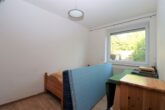 Schönes Zweifamilienhaus mit Garten in ruhiger Lage von Hamburg-Hausbruch - Schlafzimmer 2 (EG