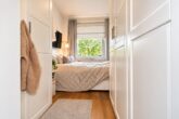 Komplett renovierte 4-Zimmer-Wohnung mit großzügigem Balkon und idyllischem Blick ins Grüne - Schlafzimmer