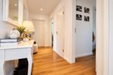 Komplett renovierte 4-Zimmer-Wohnung mit großzügigem Balkon und idyllischem Blick ins Grüne - Flur