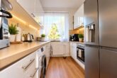 Komplett renovierte 4-Zimmer-Wohnung mit großzügigem Balkon und idyllischem Blick ins Grüne - Küche