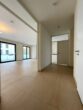 Hochwertige, barrierefreie Wohnung am Goßlers Park in Blankenese - Eingangsbereich mit Doppelflügeltür zum Wohnzimmer