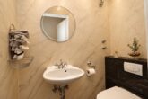 Wohnen auf zwei Ebenen: Großzügige Maisonettewohnung in Norderstedt-Garstedt - Gäste-WC