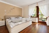 Wohnen auf zwei Ebenen: Großzügige Maisonettewohnung in Norderstedt-Garstedt - Schlafzimmer