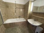 Zentrale 3-Zimmer Wohnung mit Tiefgaragenstellplatz - Badezimmer