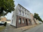 Gepflegtes Wohnhaus mit 6 Einheiten in ruhiger Lage von Elmshorn - Außenansicht seitlich