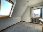 Charmantes, freistehendes Einfamilienhaus mit großem Garten in Norderstedt - Zimmer 1 Obergeschoss