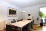 Luxuriös möblierte Neubauwohnung mit Balkon, Designküche & Top-Lage - Essbereich