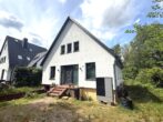 Nachhaltig modernisiert: Kernsaniertes Haus in HH-Fuhlsbüttel mit finalen Restarbeiten - Vorderansicht